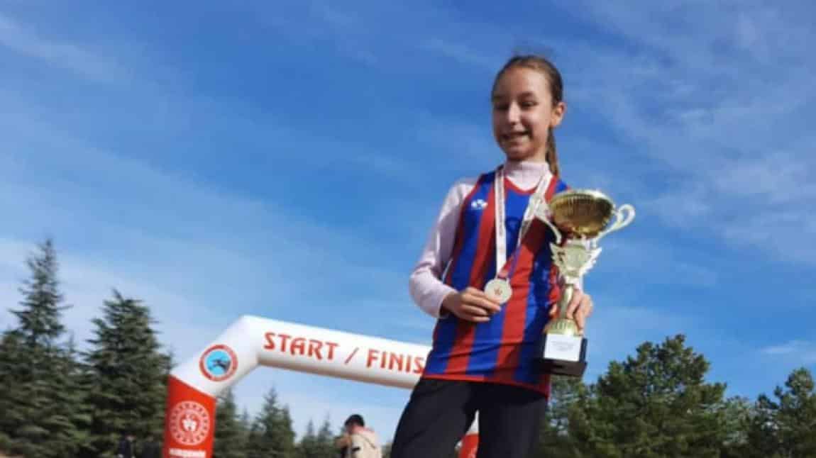 Kırşehirde Düzenlenen Atletizm Yarışlarında İlimizi Temsil eden öğrencimiz Tuğçe EMİCİ 1.Oldu
